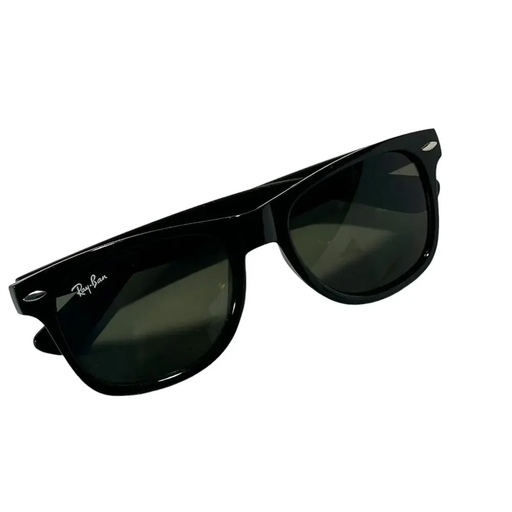 Ray-Ban RB2132 New Wayfarer Classic Sunglasses Black Frame Made in Italy